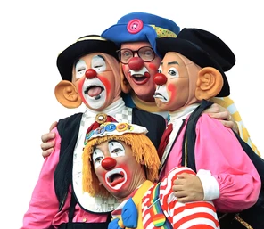 Eine Gruppe aus vier Clowns, die überrascht bis fröhlich schauen.